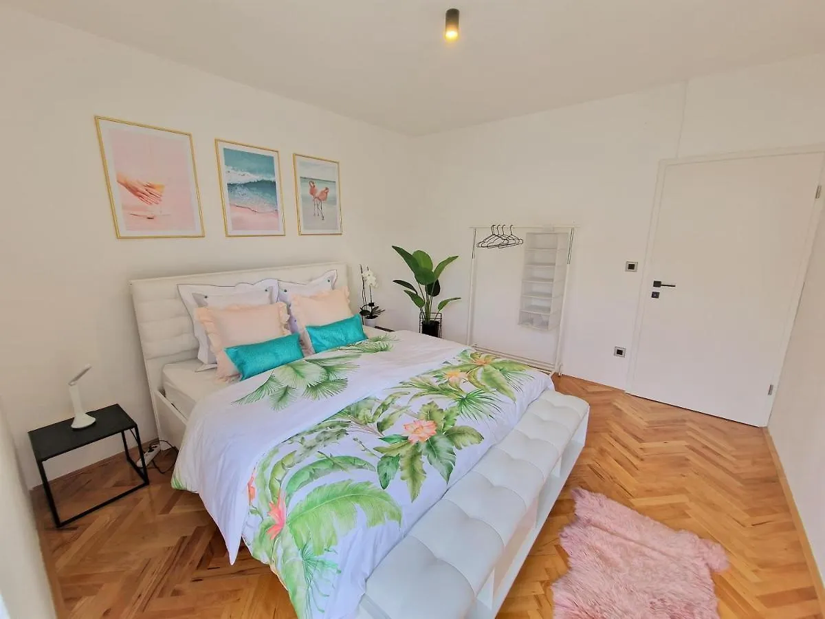Luminous Apartment Split