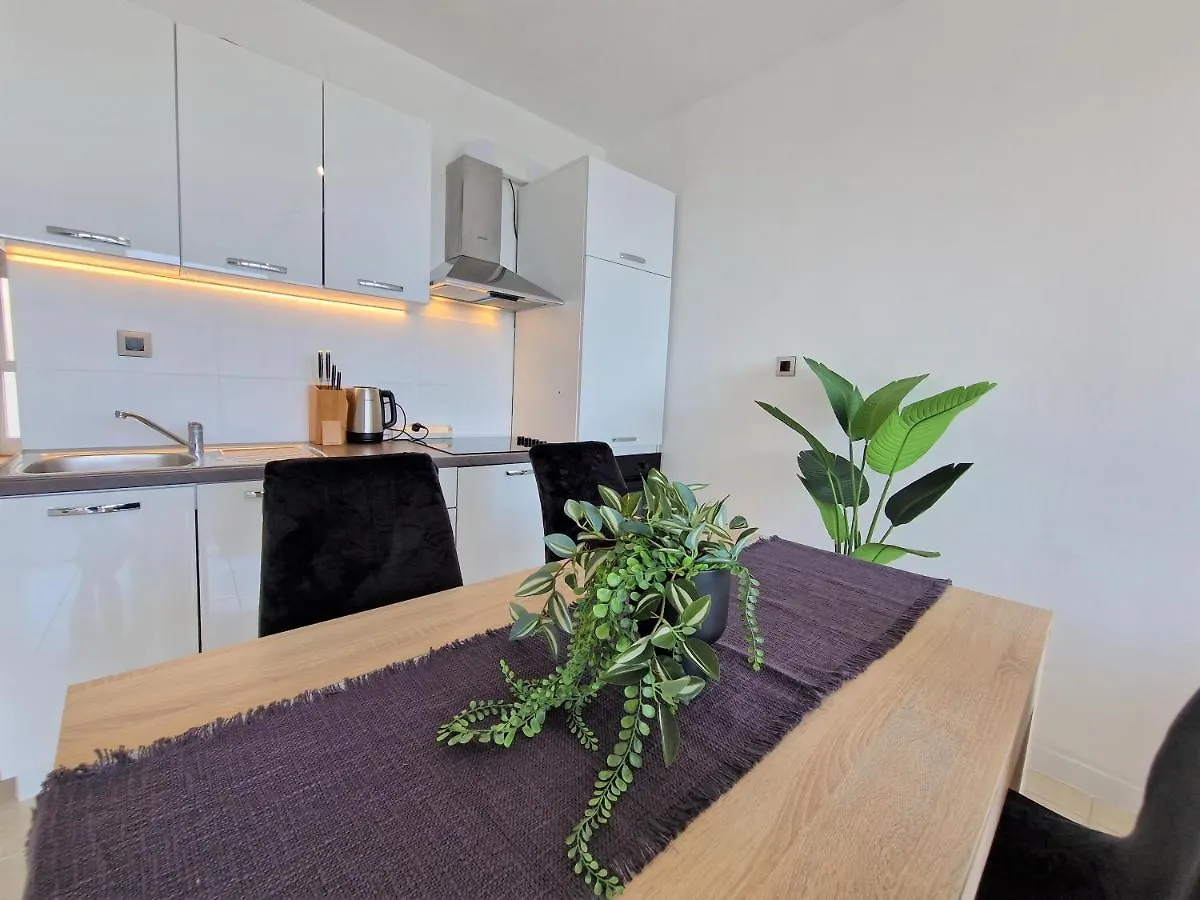 Luminous Apartment Split